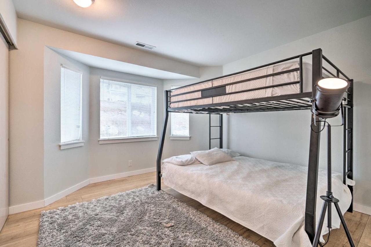 Chic Chelan Condo With Balcony, Walk To Lake And Dtwn! Bagian luar foto