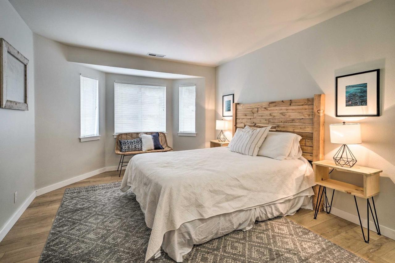 Chic Chelan Condo With Balcony, Walk To Lake And Dtwn! Bagian luar foto