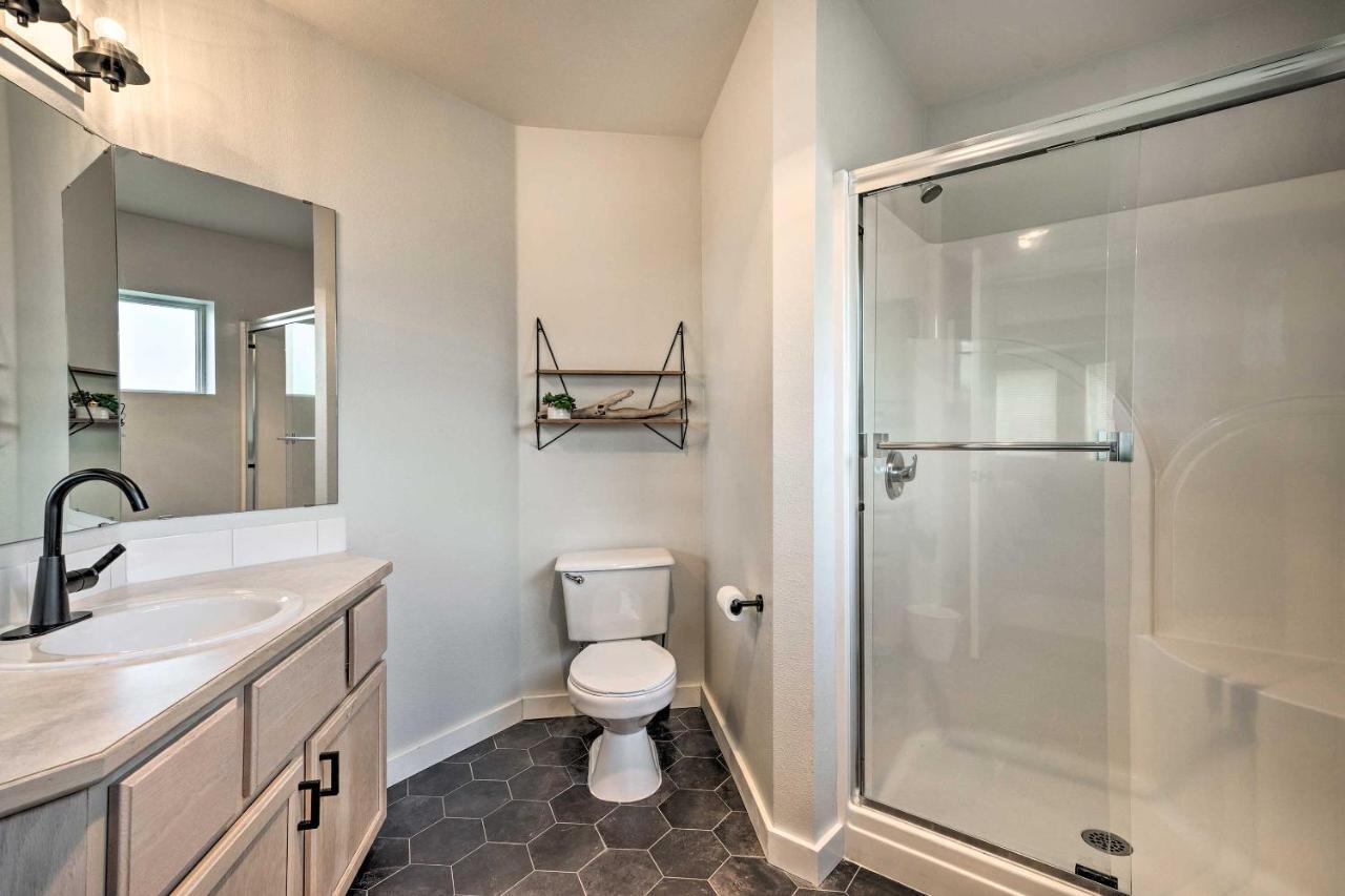 Chic Chelan Condo With Balcony, Walk To Lake And Dtwn! Bagian luar foto