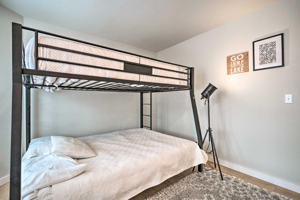 Chic Chelan Condo With Balcony, Walk To Lake And Dtwn! Bagian luar foto